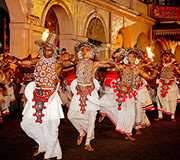 Esala Perahera v Kandyju