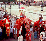 Esala Perahera v Kandyju